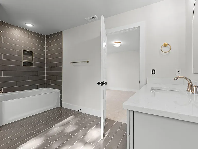 638 Ladd Ave — Photo 23