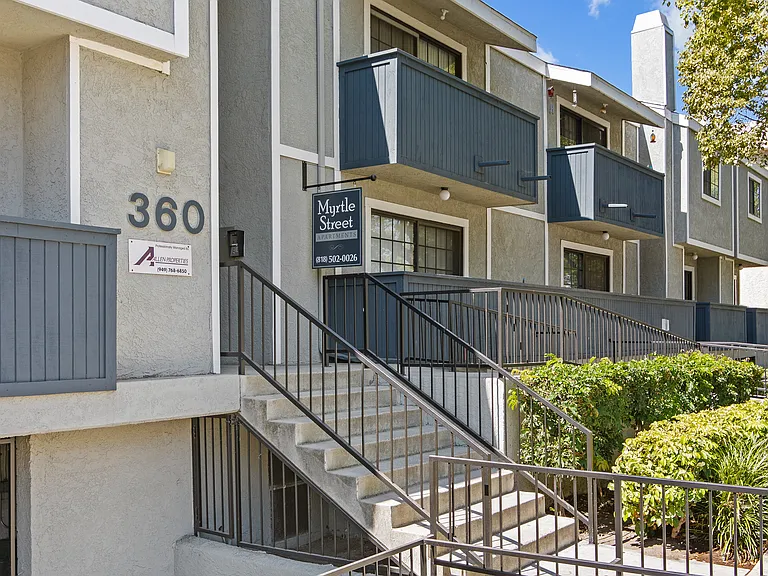 Myrtle Street Apartments — Photo 1