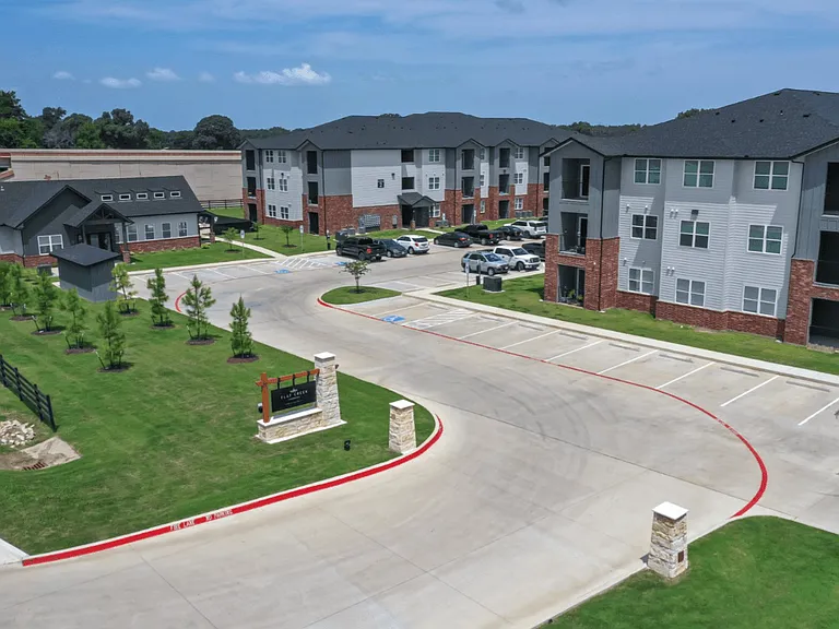 Flat Creek Apartments — Photo 13