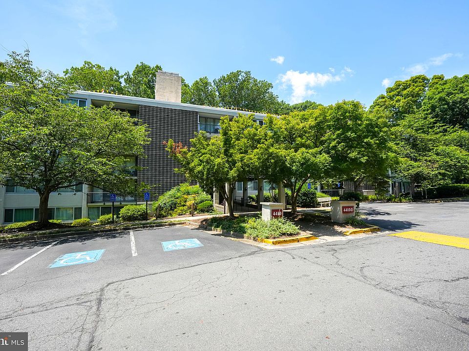 1st image of 4410 Briarwood Ct N APT 6