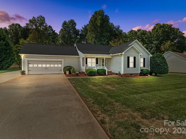 125 Hunters Point Dr, Rockwell, NC 28138