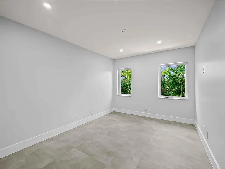828 NE 17th Way #1 — Photo 19