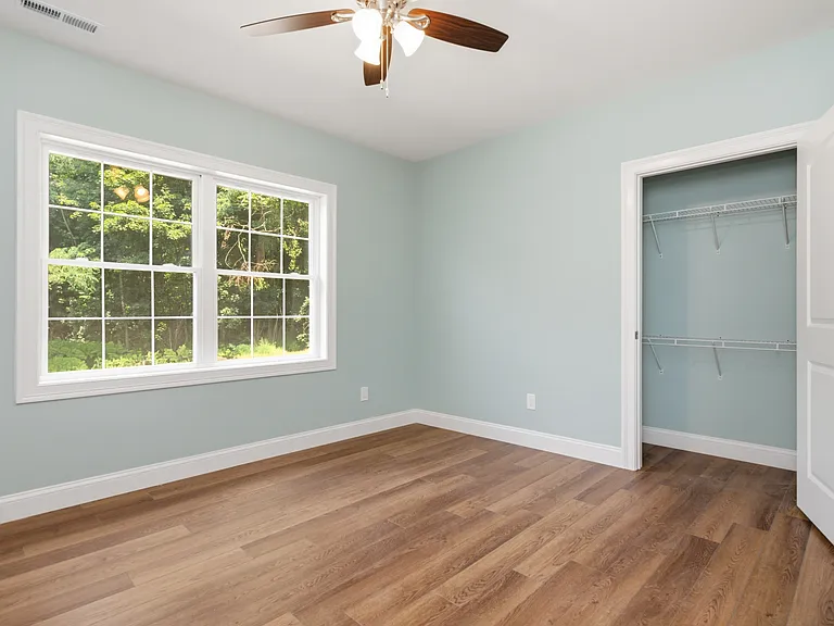 470 Oakville Ave — Photo 30
