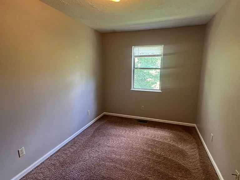 148 W Peach St — Photo 13