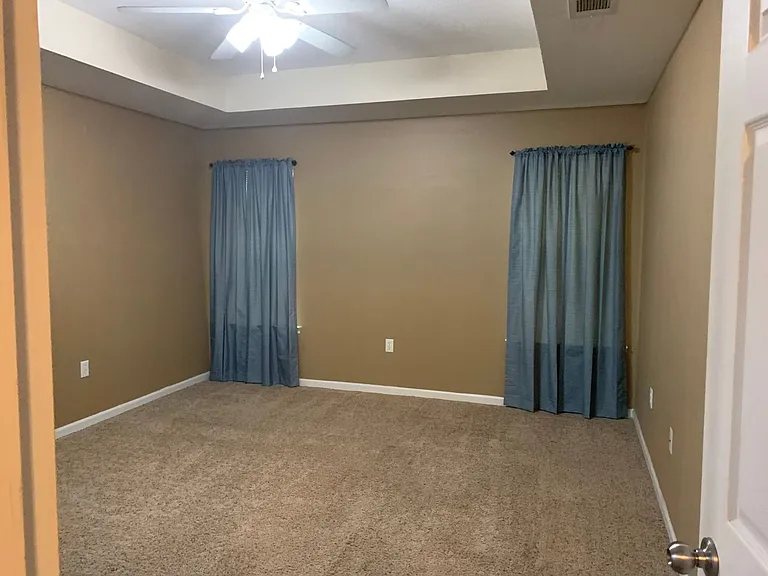 4280 Shelby Ln — Photo 10