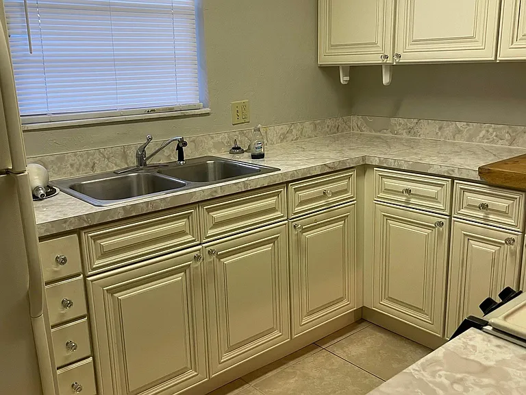 1225 Sunland Rd — Photo 4