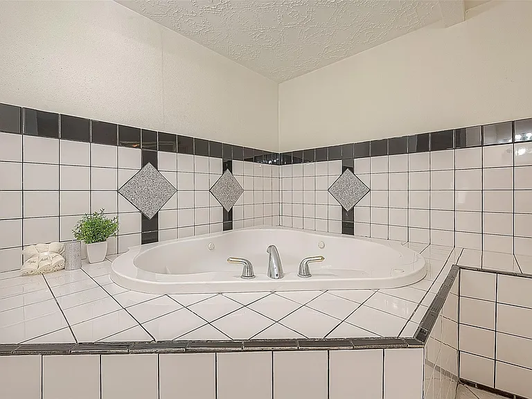 3806 Embarcadero Dr — Photo 40