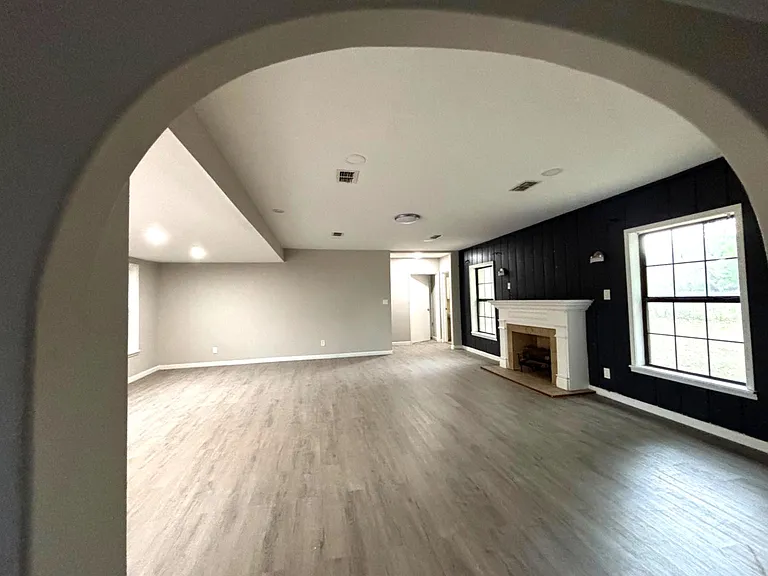 415 S 10th St — Photo 13