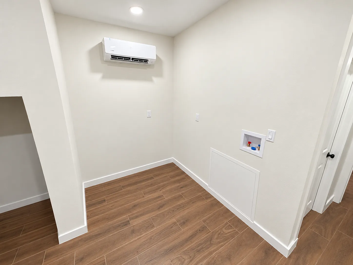 6 bed, 4000 sqft, $6,000 — Photo 3
