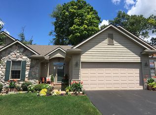 6084 Northridge Hills Dr, Brighton, MI
