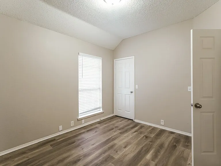 4612 Parkmount Dr — Photo 13