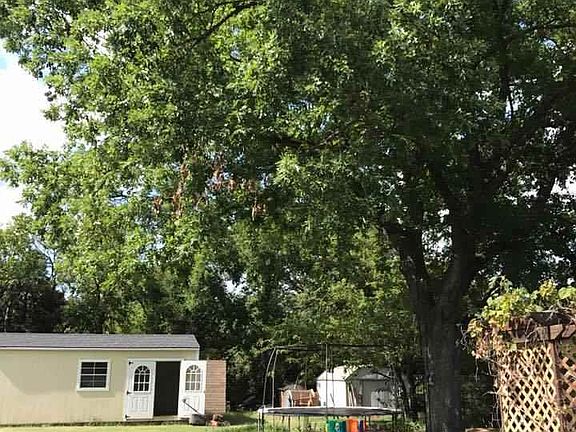 5th image of 704 Sherwood Dr