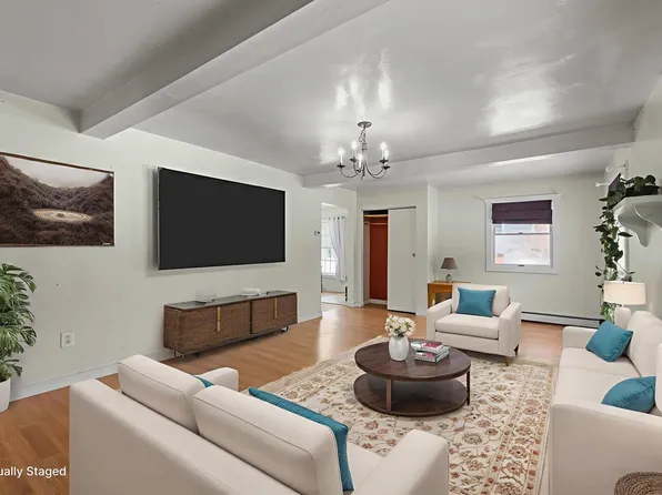 43 Davis St, Claremont, NH 03743