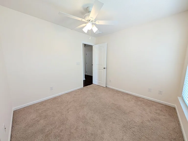 504 Cedar Lakes Dr — Photo 19