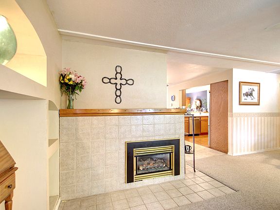 Entry from front door.