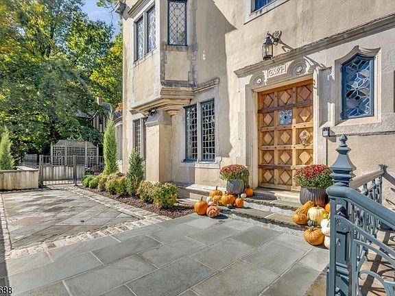 3rd image of 310 Highland Ave