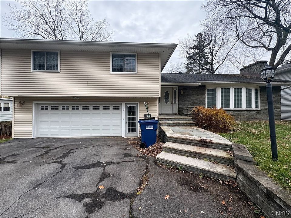 1st image of 215 Locksley Rd