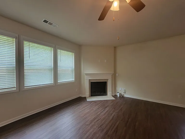 5150 Amberland Sq — Photo 9