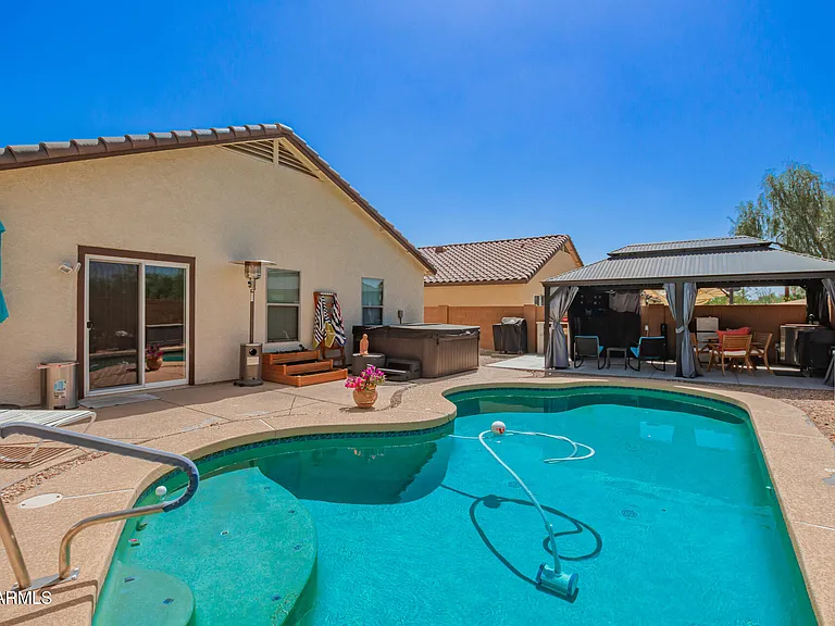 3032 W Red Fox Rd — Photo 32
