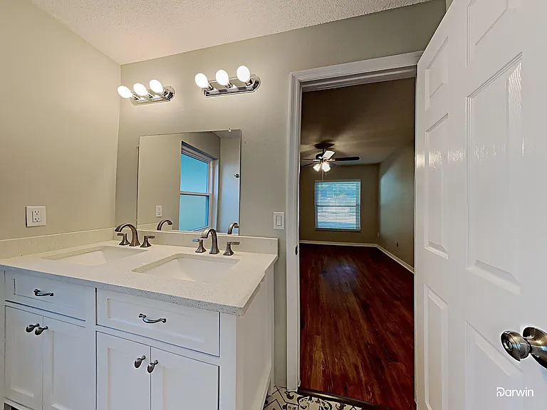10628 Crescendo Loop — Photo 12