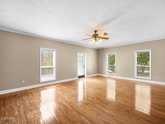 4th image of 1555 Short Rd