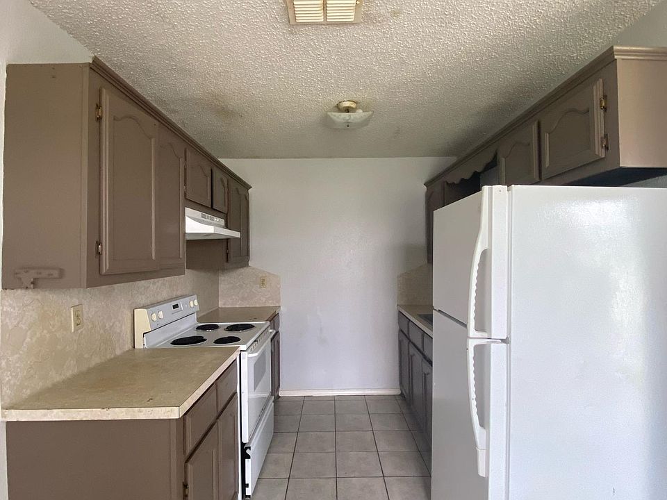 1st image of 823 W 1st St #2