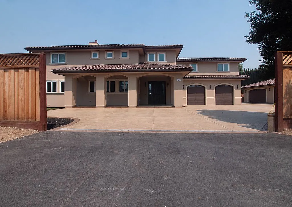 3631 Vine St photo 1