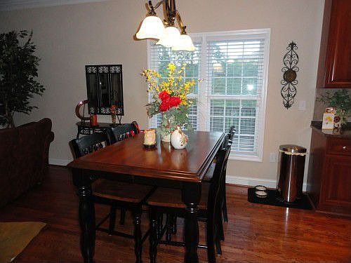 5th image of 215 Bentwood Ct