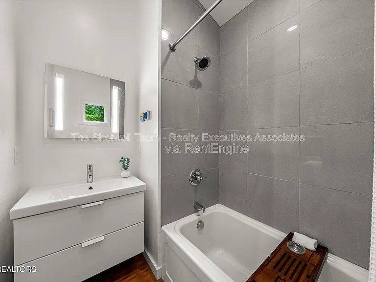 1327 Brown Ave — Photo 17