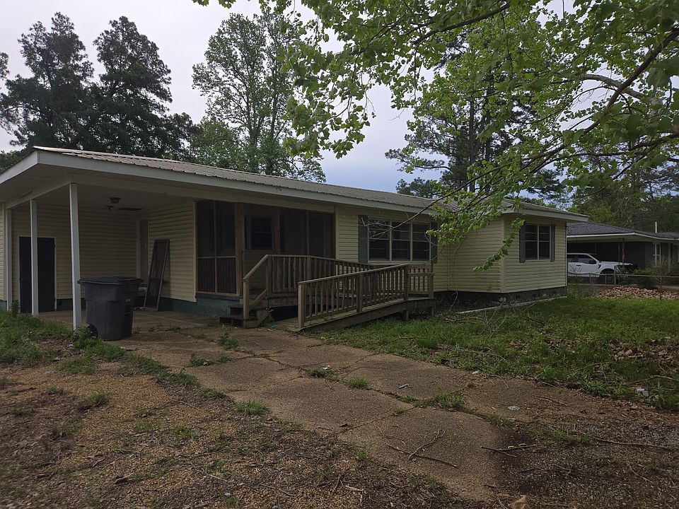 1st image of 2413 Spaulding Dr