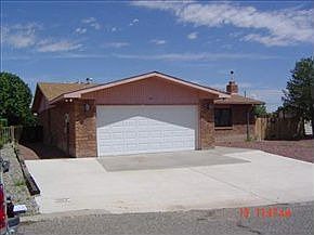 2nd image of 904 Crenshaw Ct