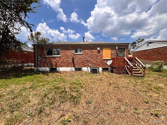 3rd image of 3114 Clarence Ave