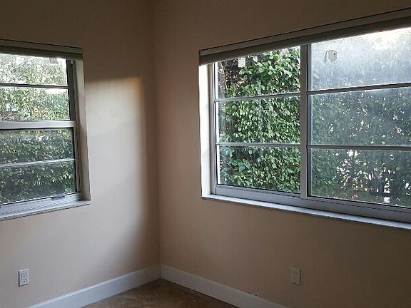 4th image of 1056 Euclid Ave APT 2