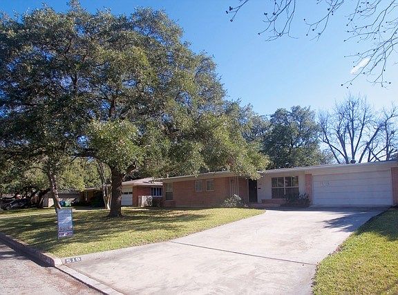 3rd image of 518 Woodcrest Dr