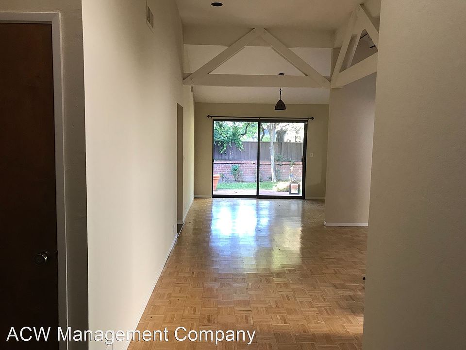 1st image of 985 Channing Ave