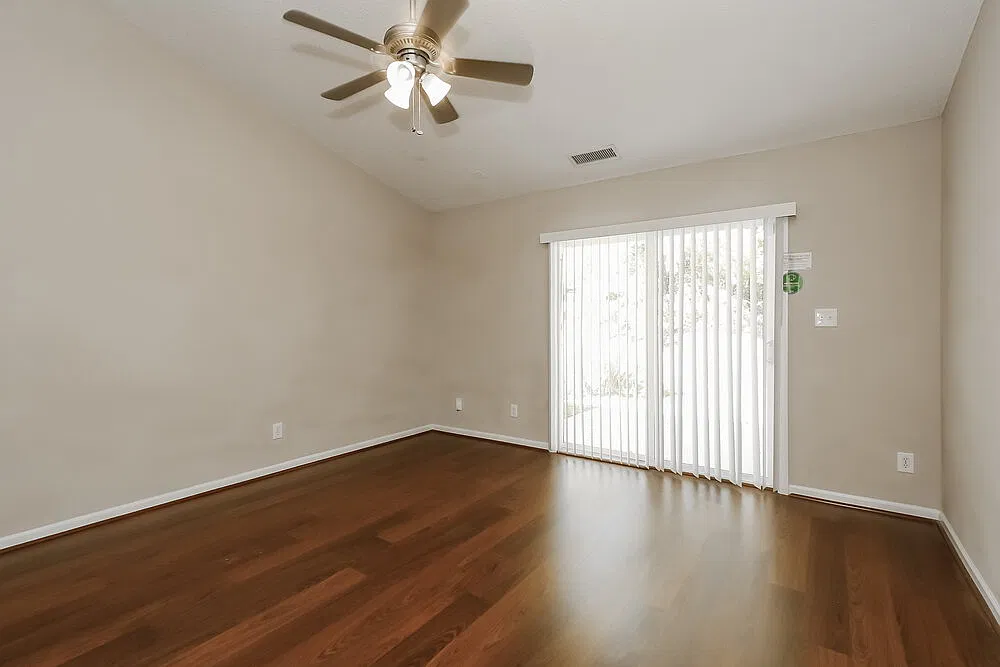 3 bed, 2.0 bath, 1284 sqft, $2,480 — Photo 4