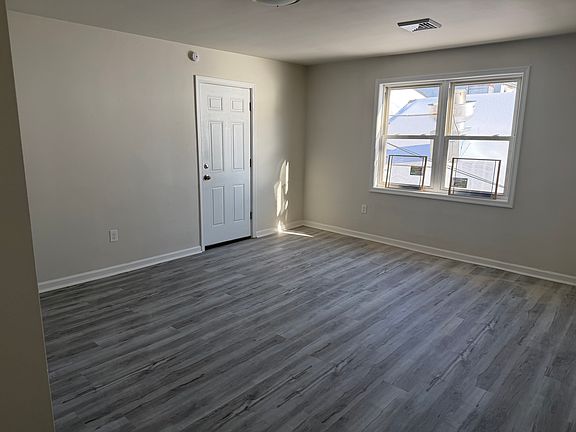 4th image of 704 E Lincoln Hwy APT 2