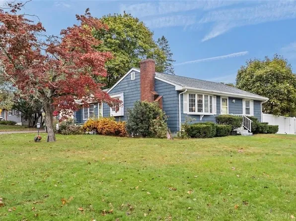12 Valley View Dr, Smithfield, RI 02828