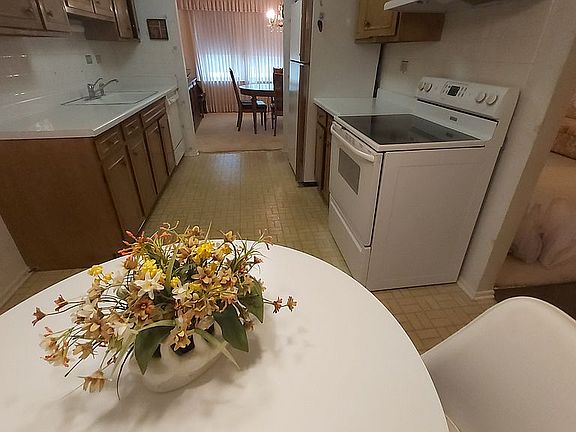 4th image of 5005 Enfield Ave APT 311