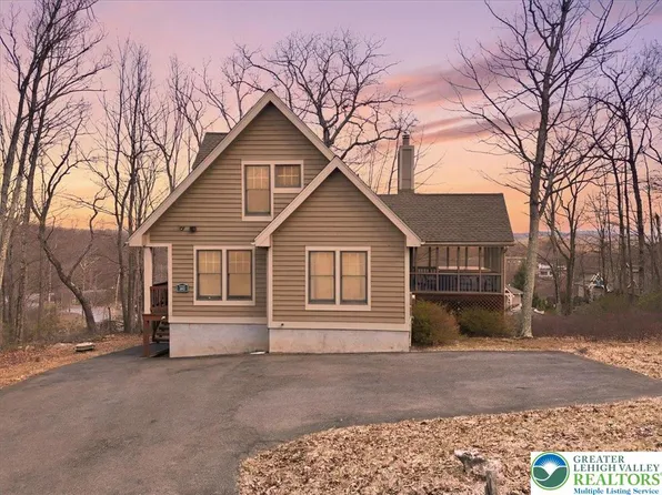 111 High Mountain Ln, Pocono Lake, PA 18347