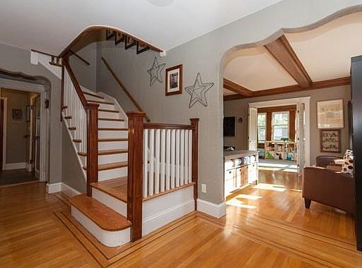 3rd image of 664 W Roxbury Pkwy