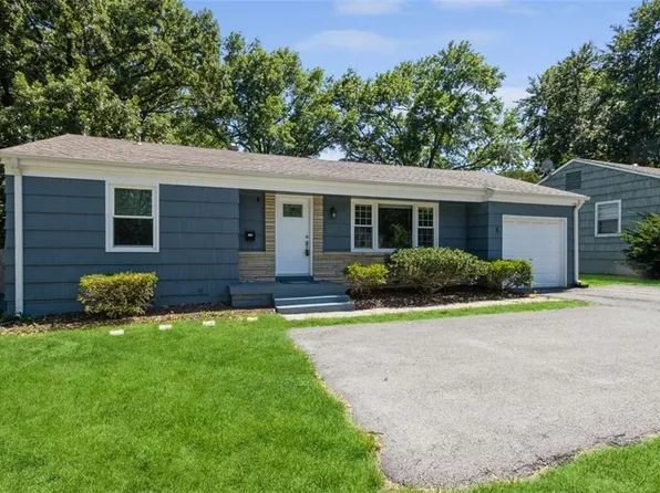 5709 W 75th St, Prairie Village, KS 66208