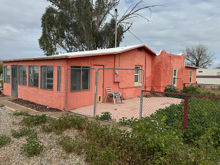7041 S Headley Ave — Photo 2