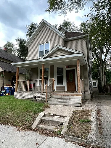 935 Prospect Ave NE #1B Photo 1