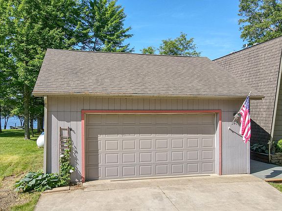 3rd image of 847 Bruce Dr