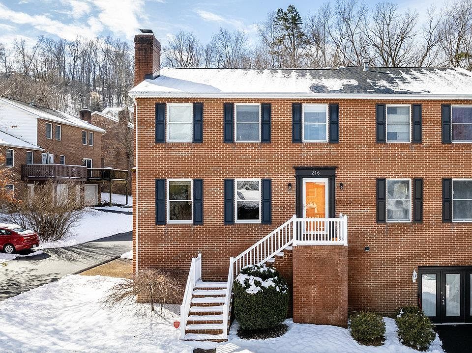 1st image of 216 Emerald Dr