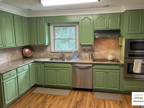 5th image of 2429 Woodhill Ln