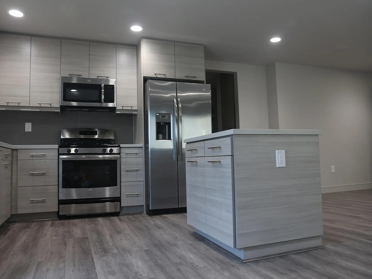 1342 N Fairfax Ave — Photo 4