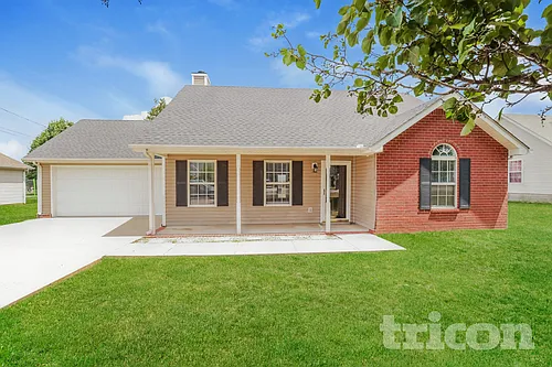 2121 Montgomery Ln Photo 1