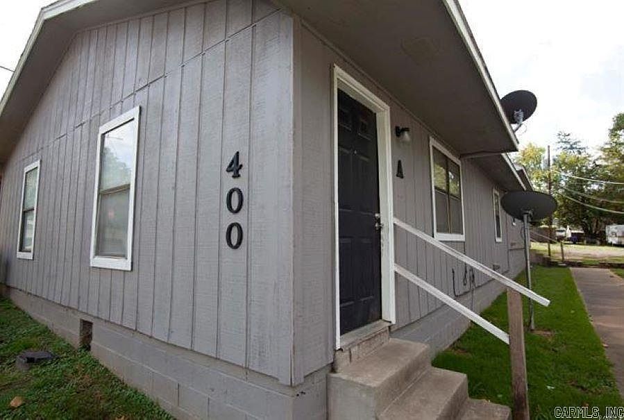 1st image of 400 W 35th St